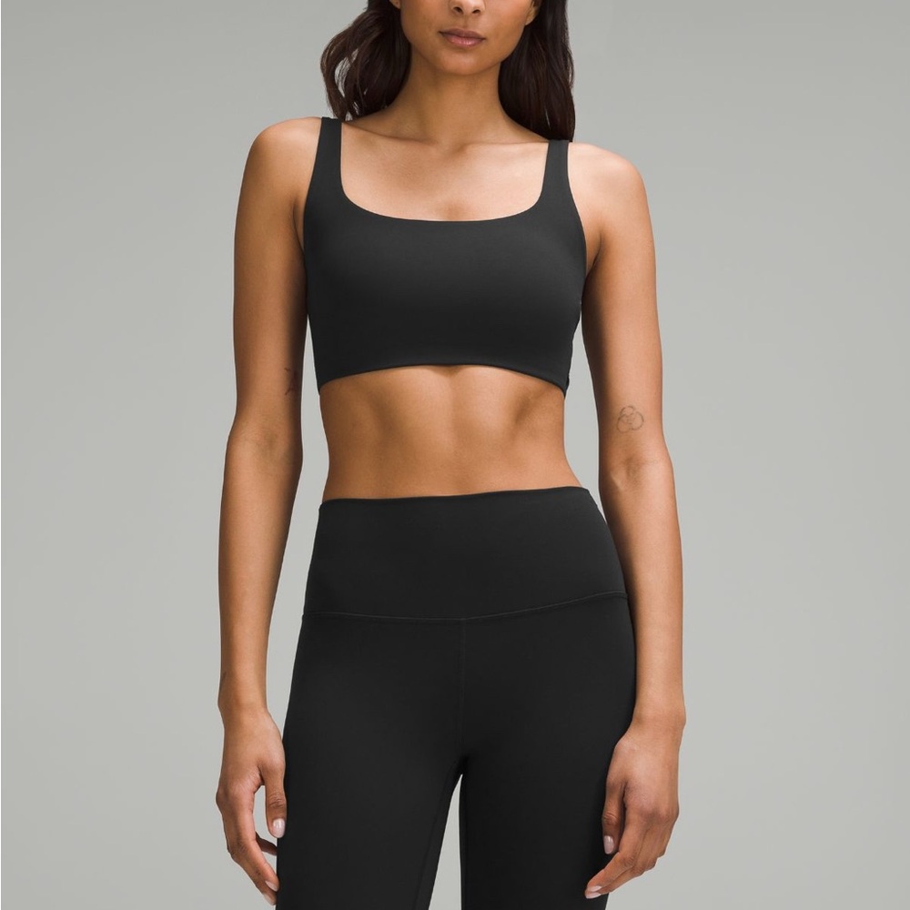 NWT Lululemon In Alignment Straight-Strap Bra *C/D Cup
BLACK - Picture 6 of 9